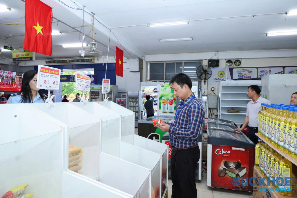 Công tác kiểm tra tại các cửa hàng (ảnh:TL)