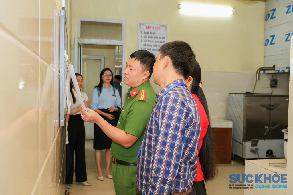 Kiểm tra công khai niêm yến thực phẩm (ảnh: TL)