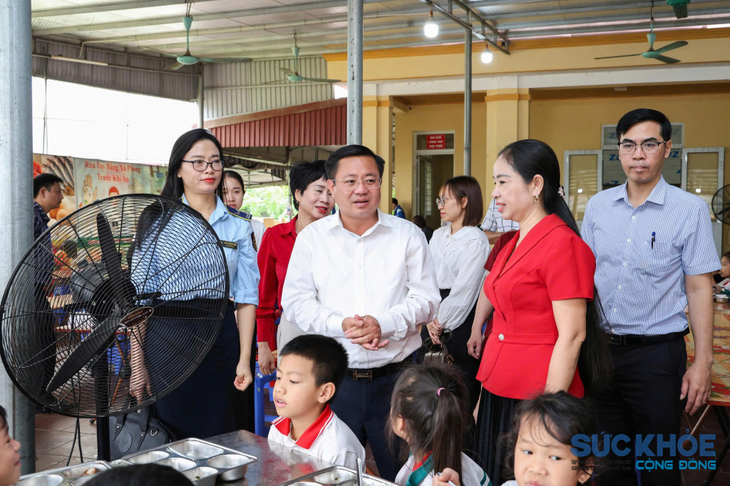 Kiểm tra công tác an toàn thực phẩm bếp ăn bán trú (ảnh:TL)