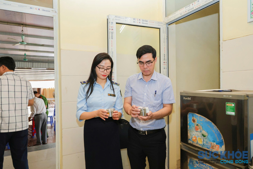 Kiểm tra lưu mẫu thực phẩm (ảnh:TL)