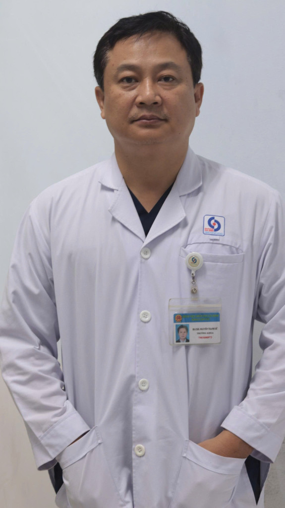 TTƯT.BS.CKII Nguyễn Thanh Sử, Trưởng khoa Cấp cứu Bệnh viện Nhân dân Gia Định (Ảnh: Thảo Hà)