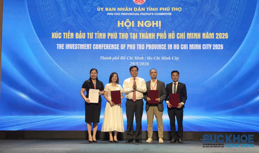 Trao giấy chứng nhận đầu tư cho các nhà đầu tư (ảnh: TL)