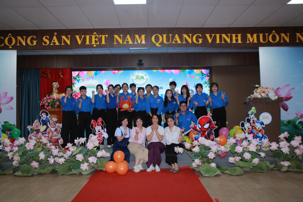 Bệnh viện Thanh Nhàn tổ chức chương trình “Tết Thiếu nhi 1-6 – Ngày hội nụ cười trẻ thơ” cho các bệnh nhi (Ảnh: PV)