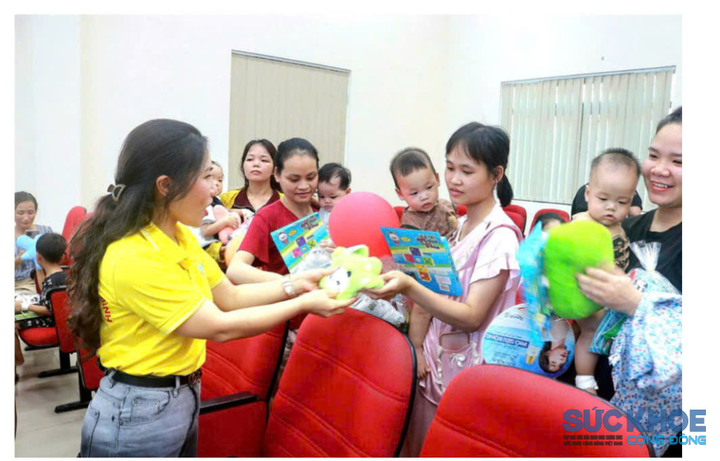 Những món quà nhỏ bé nhưng thắm đâmk nghĩa tình (ảnh: TL)