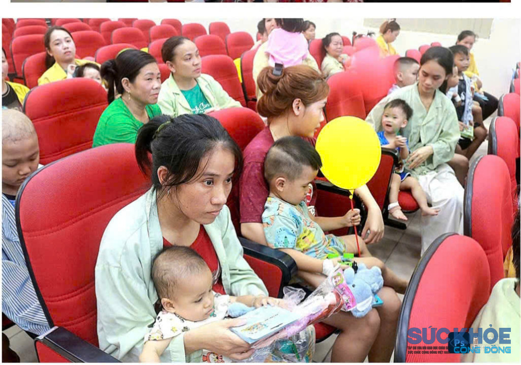 Nhũng món quà đến tận tay bệnh Nhi (ảnh: TL)