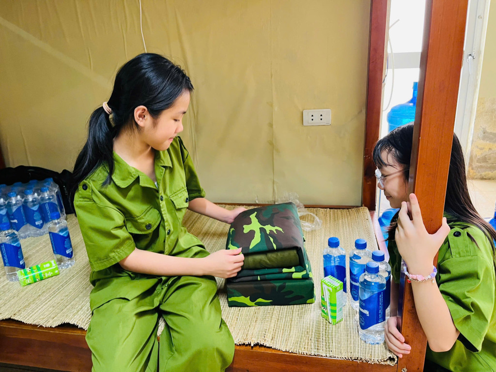 Không chỉ là dịp nghỉ ngơi sau năm học, kỳ nghỉ hè giờ đây được nhiều phụ huynh định hướng như một khóa trải nghiệm ngắn hạn, để giúp con có thêm những kỹ năng cần thiết (Ảnh: VN).