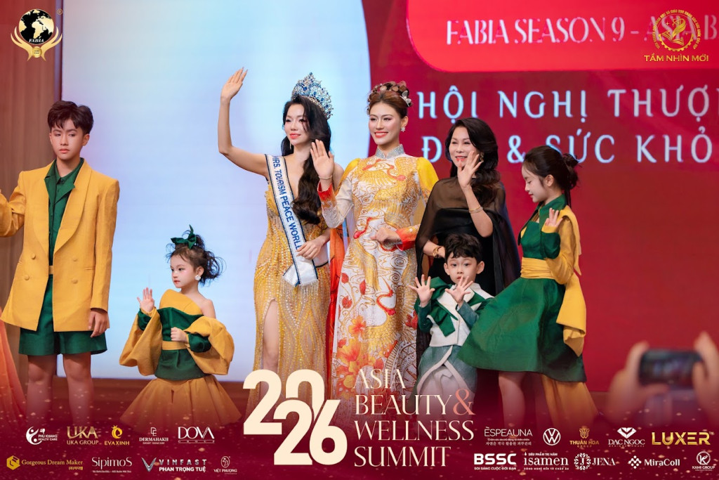 Sân khấu trở thành nơi sắc đẹp, thời trang và nghệ thuật trình diễn gặp nhau trong cùng một nhịp thở (Ảnh: BTC)
