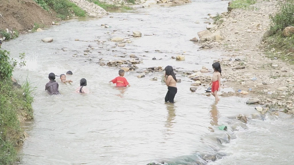 Tuyệt đối không để trẻ vui chơi ở khu vực nguy hiểm (Ảnh: Sưu tầm)