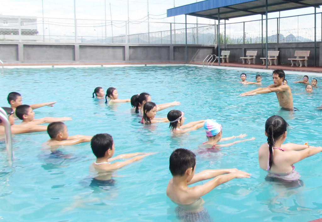Trang bị kỹ năng bơi lội cho trẻ (Ảnh: Sưu tầm)