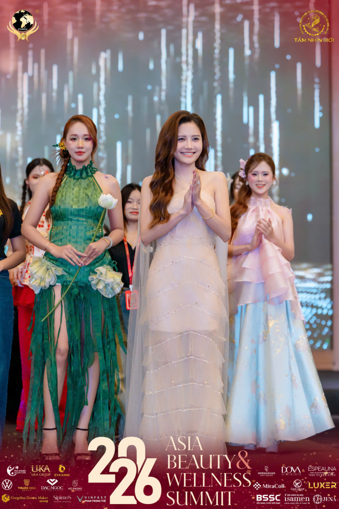 Không gian trình diễn sắc màu tại FABIA mùa 9 - sức trẻ, thẩm mỹ và năng lượng nghề nghiệp với sự góp mặt của giảng viên và sinh viên của Trường Cao đẳng Y tế Hà Nội (Ảnh: BTC)