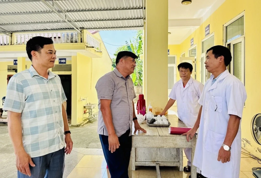 Đoàn giám sát khảo sát điều kiện khám chữa bệnh tại Trạm Y tế Mậu Lâm, xã Mậu Lâm 
