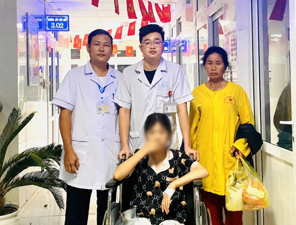 Bệnh nhi vừa trải qua ca phẫu thuật viêm phúc mạc ruột thừa đủ điều kiện tham gia kỳ thi tuyển sinh lớp 10.