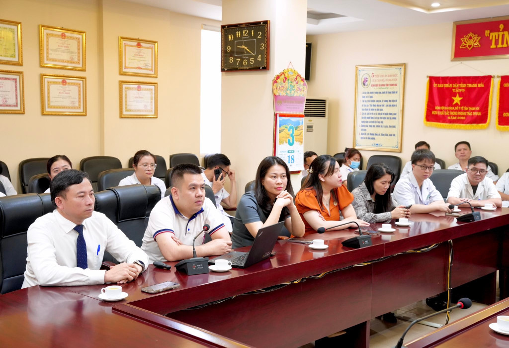 Các đại biểu, chuyên gia, y bac sĩ tham dự hội thảo (Ảnh: BVDKTH)
