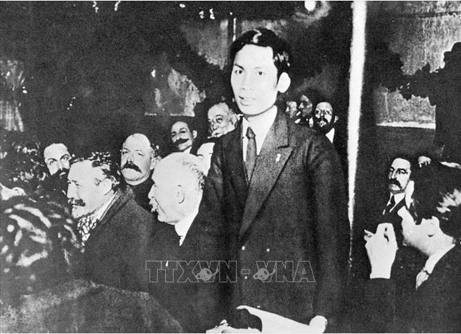Từ 25 - 30/12/1920, Nguyễn Ái Quốc (tên của Chủ tịch Hồ Chí Minh trong thời gian hoạt động cách mạng ở Pháp) tham dự Đại hội lần thứ 18 Đảng Xã hội Pháp ở thành phố Tours với tư cách đại biểu Đông Dương (Ảnh: TTXVN)