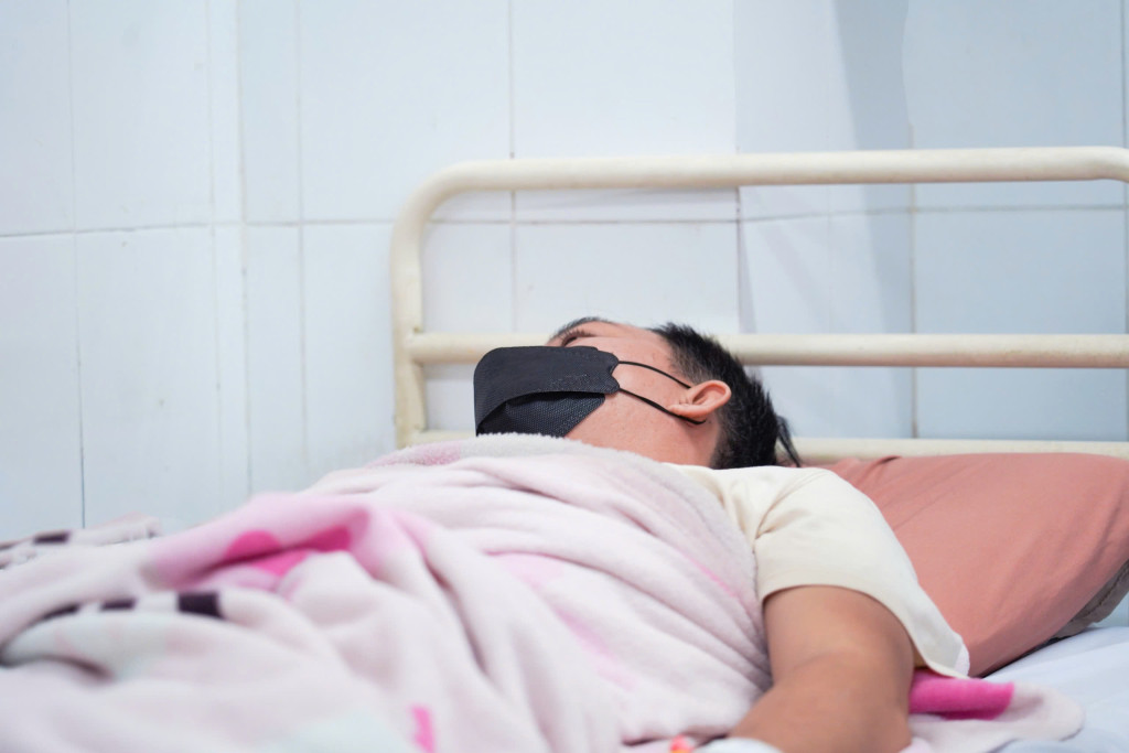 Người bệnh điều trị viêm tinh hoàn sau khi xuất hiện triệu chứng nghi mắc quai bị (Ảnh: Sưu tầm)