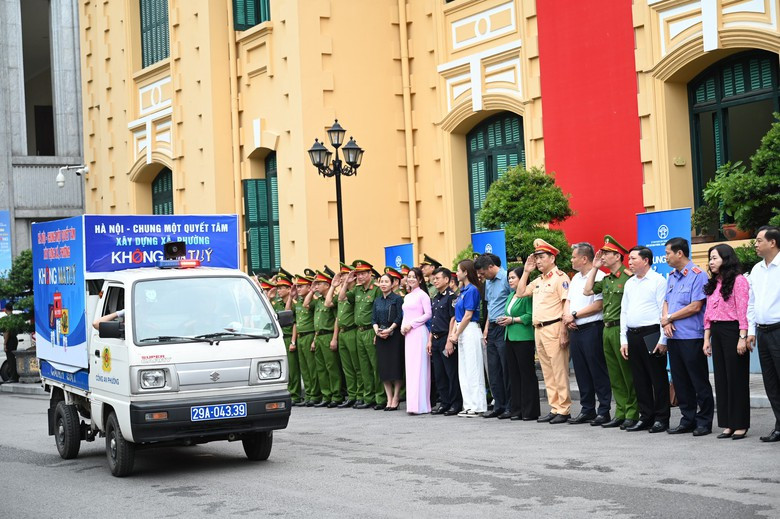 Công an TP Hà Nội xuất quân hưởng ứng Tháng hành động phòng, chống ma túy 2026 