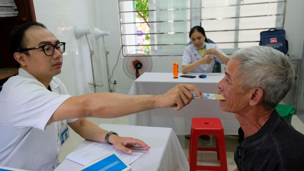 Nhóm người cao tuổi, người khuyết tật, hộ nghèo, hộ cận nghèo và người có công được ưu tiên trong đợt khám này (Ảnh: TL)