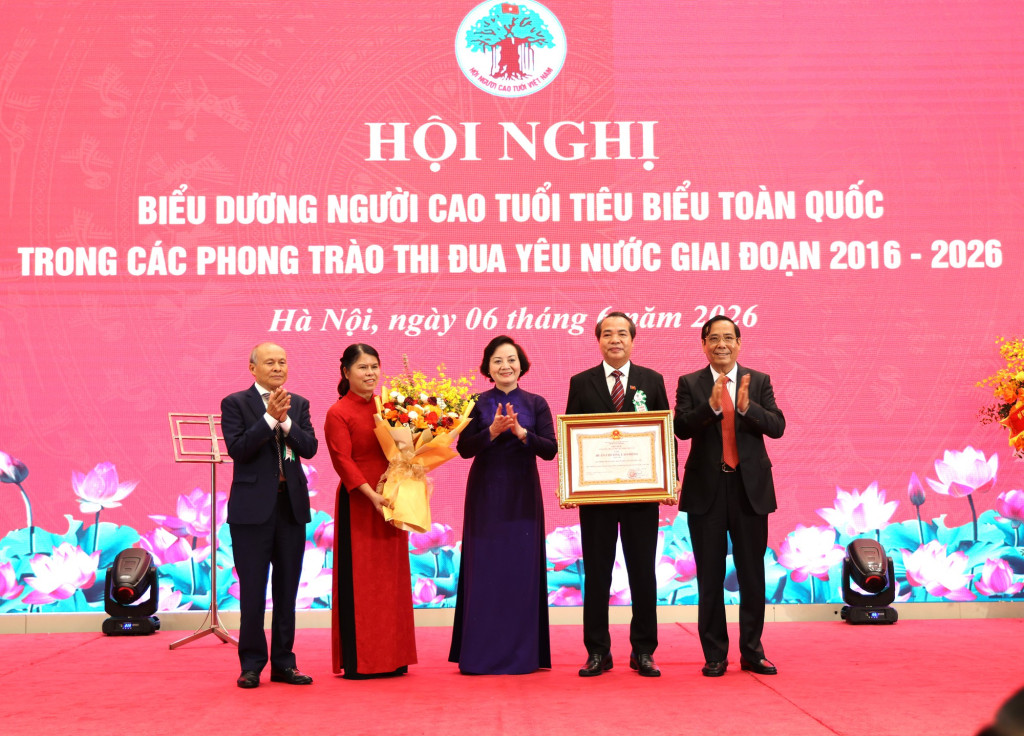 Văn phòng Trung ương Hội Người cao tuổi Việt Nam vinh dự được Đảng, Nhà nước trao tặng Huân chương Lao động hạng Ba (Ảnh: VGP/Thu Giang)