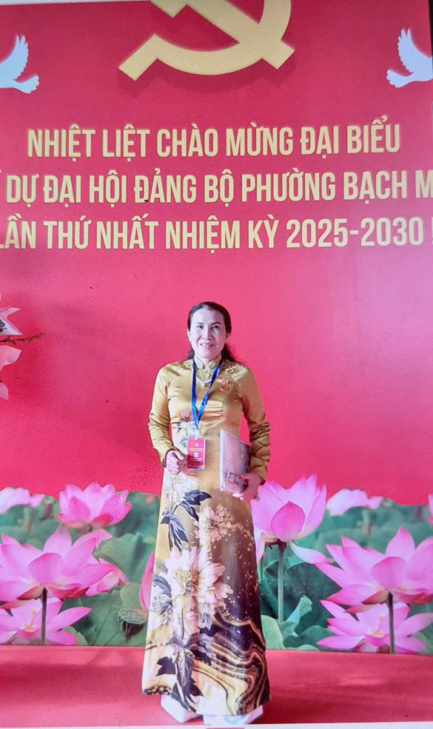 Từ hoạt động địa phương đến sự kiện quốc tế, bà Mai vẫn chọn học tập và cống hiến (Ảnh: BTC)