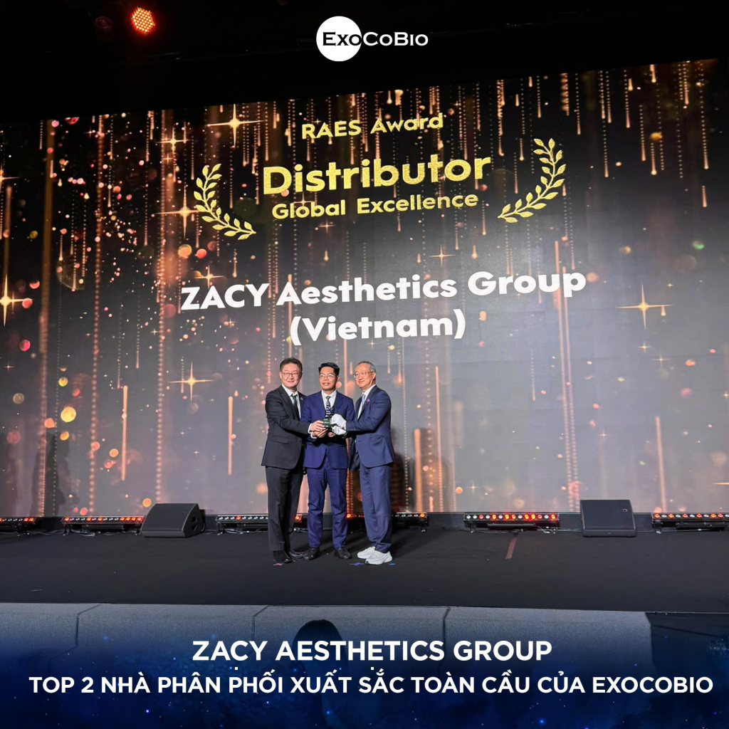Chủ tịch Zacy Aesthetics - Ông Trần Đình Thăng đại diện Zacy nhận cúp kỷ niệm Top 2 nhà phân phối xuất sắc toàn cầu từ Exocobio