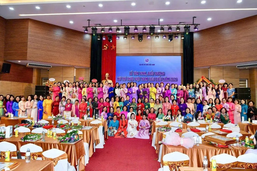 Lễ tôn vinh được tổ chức trang trọng với sự tham dự của nhiều đồng chí lãnh đạo, nguyên lãnh đạo Đảng, Nhà nước, các bộ, ban, ngành và tổ chức chính trị - xã hội (Ảnh: PV)