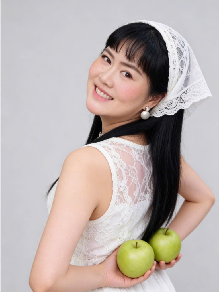 Mrs. Nguyễn Phương Thảo trong một khoảnh khắc đời thường: nhẹ nhàng, nữ tính và luôn giữ năng lượng tích cực (Ảnh: BTC)