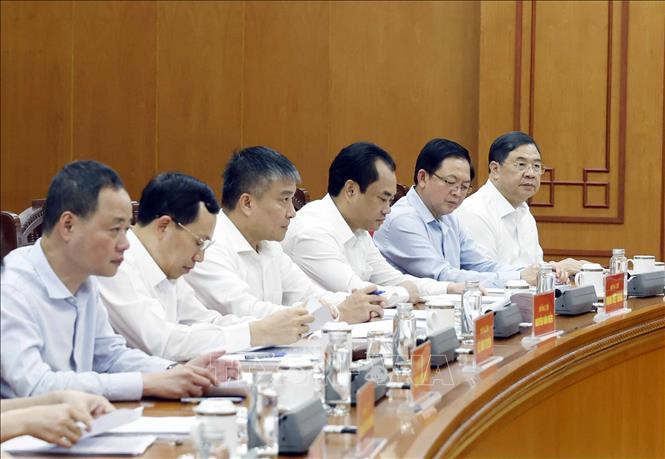 Các đại biểu tham dự cuộc làm việc (Ảnh: TTXVN)