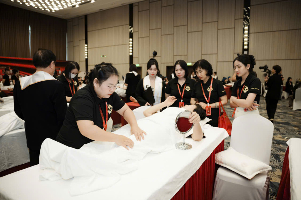 Phần thực hành tại FABIA Season 9 cho thấy sự tập trung, cẩn trọng và tinh thần học hỏi nghiêm túc của người làm nghề (Ảnh: BTC)
