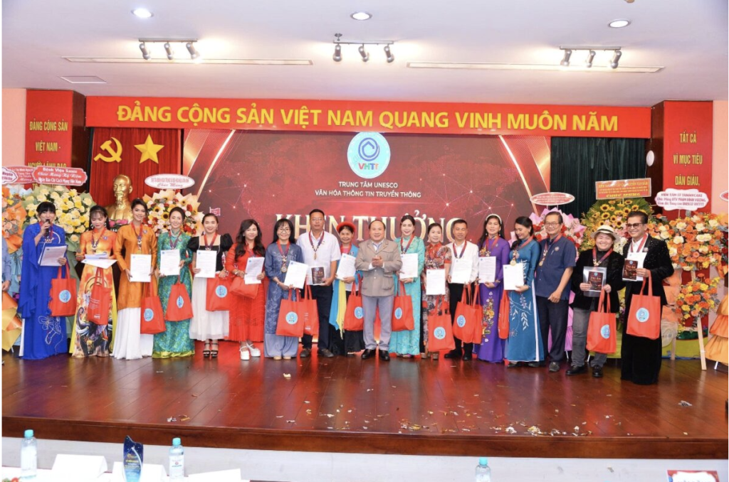 Ban Tổ chức đã giới thiệu đội ngũ Hội đồng Cố vấn gồm nhiều chuyên gia uy tín trong các lĩnh vực hành chính công, pháp luật, giáo dục, truyền thông, đối ngoại và kinh tế (Ảnh: PV)