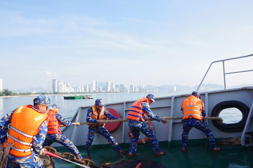 Các học viên được phân công tổ giây, tiến hành thu giây (Ảnh: PV)