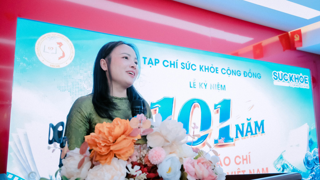 Nhà báo Trần Thị Dần Trưởng ban Kinh tế Chuyên đề phát biểu (Ảnh: Trần Tiến)