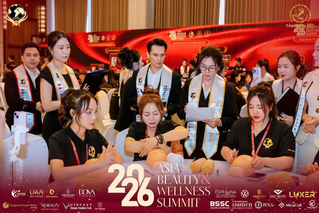 Khoảnh khắc giao lưu tại FABIA 2026, nơi các chuyên gia cùng chia sẻ tinh thần học hỏi và kết nối nghề nghiệp (Ảnh: BTC)
