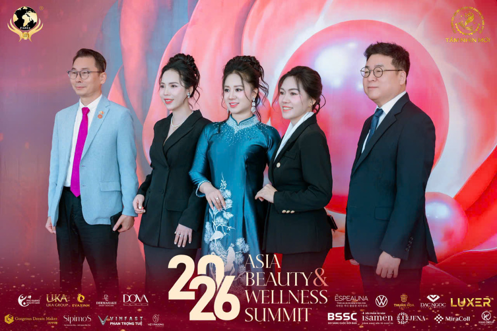 Mrs. Trang Việt Kiều trong khoảnh khắc đồng hành cùng các đại biểu tại FABIA Season 9 (Ảnh: BTC)