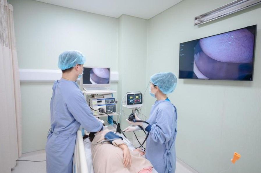 BVĐK Hồng Ngọc liên tục tiếp nhận nội soi gắp dị vật cho trẻ (Ảnh: BVCC)