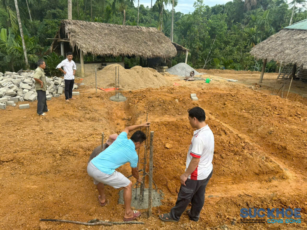 Lễ khởi công xây dựng nhà tình nghĩa dành cho gia đình chị Lê Thị Lượng (Ảnh: Thạch Nguyễn)