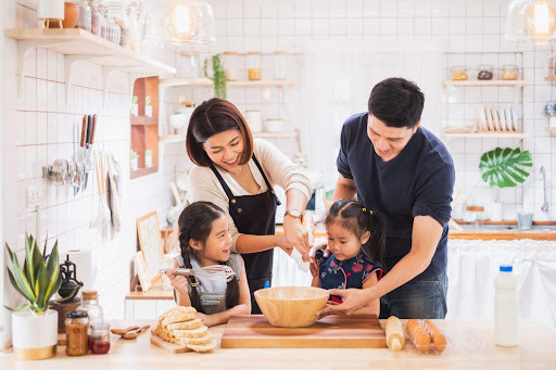 Sự kết nối của cả gia đình là điều rất cần thiết trong hành trình phát triển của trẻ (Ảnh: Sưu tầm)