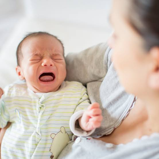 Nên tiếp tục cho bú mẹ đề phòng trẻ mất nước (Ảnh: Sưu tầm)