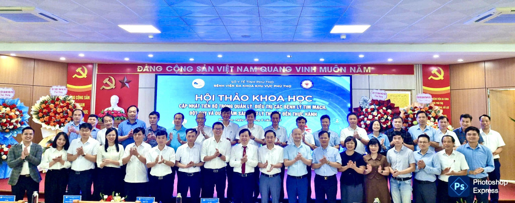 Lãnh đạo sở Y tế, lãnh đạo các đơn vị và ccas nhà khoa học tham gia tại Hội thảo (ảnh: Đình Thơm) 