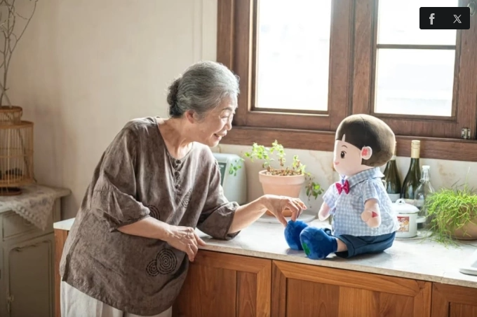 Cần tạo cho người cao tuổi những vai trò phù hợp trong gia đình như chăm sóc cây cảnh, chuẩn bị bữa ăn, kể chuyện cho cháu hoặc tham gia đóng góp ý kiến trong các công việc chung (Ảnh minh họa)