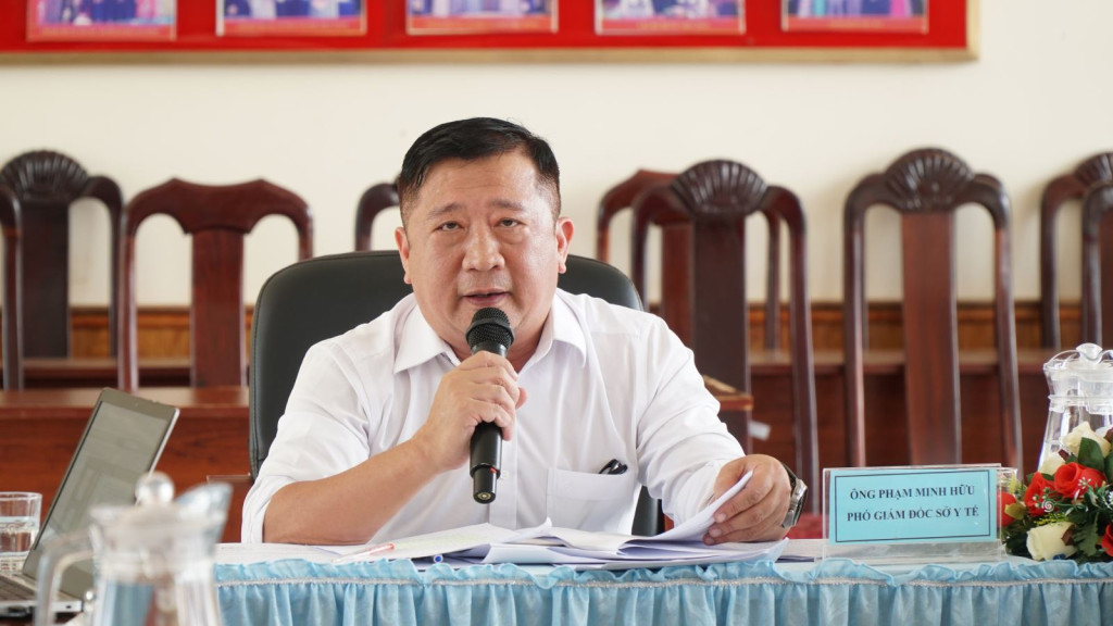 Bác sĩ CKII Phạm Minh Hữu Phó Giám đốc Sở Y tế tỉnh Đắk Lắk phát biểu tại Hội nghị (Ảnh: Sở Y tế Đắk Lắk)