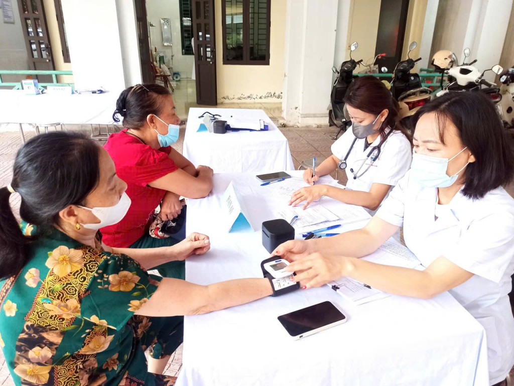 Công tác khám chữa bệnh cho người dân (ảnh: TL)