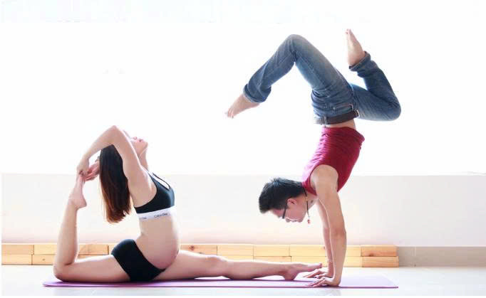gen-n-cap-doi-huan-luyen-vien-yoga-kim-ba-va-ngoc-anh-1