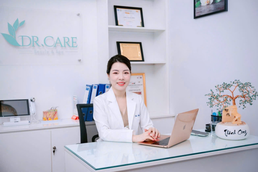 Phong thái điềm tĩnh, chỉn chu - hình ảnh quen thuộc của người làm nghề đặt chuẩn mực lên trước hào nhoáng (Ảnh: BTC)