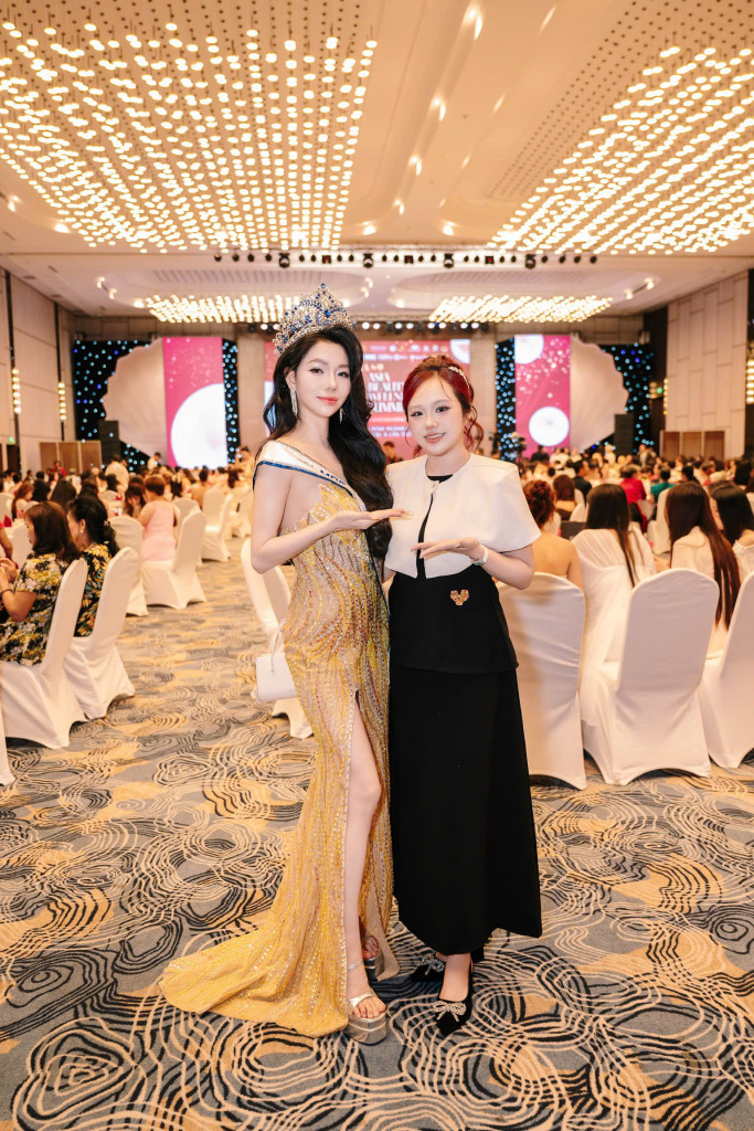 Thùy Anh cùng người đẹp tại không gian sự kiện FABIA mùa 9 - nơi sắc đẹp, sân khấu và nghề nghiệp gặp nhau bằng sự chỉn chu (Ảnh: BTC)