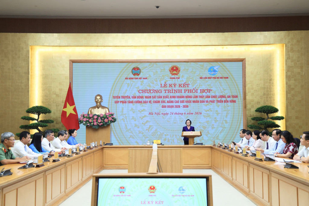 Phó Thủ tướng nhấn mạnh bảo đảm an toàn thực phẩm là bảo vệ sức khỏe nhân dân, cộng đồng và cũng là bảo vệ nền kinh tế nông nghiệp (Ảnh: VGP/Thu Giang)