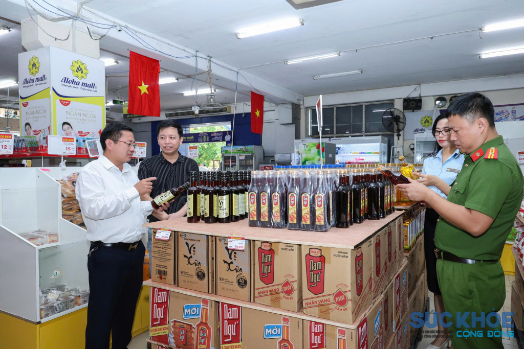 Kiểm tra nguồn gốc hàng hoá tại siêu thi và nhà cung cấp (ảnh: TL)