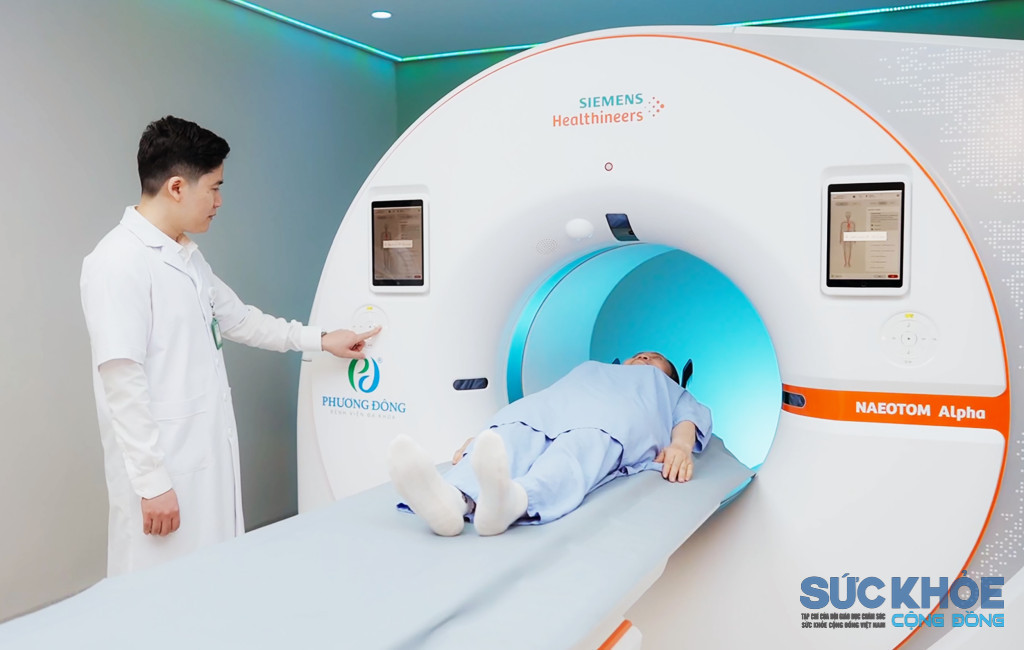 Bệnh nhân thực hiện chụp CT tầm soát bệnh lý tim mạch trên hệ thống cắt lớp lượng tử NAEOTOM Alpha 