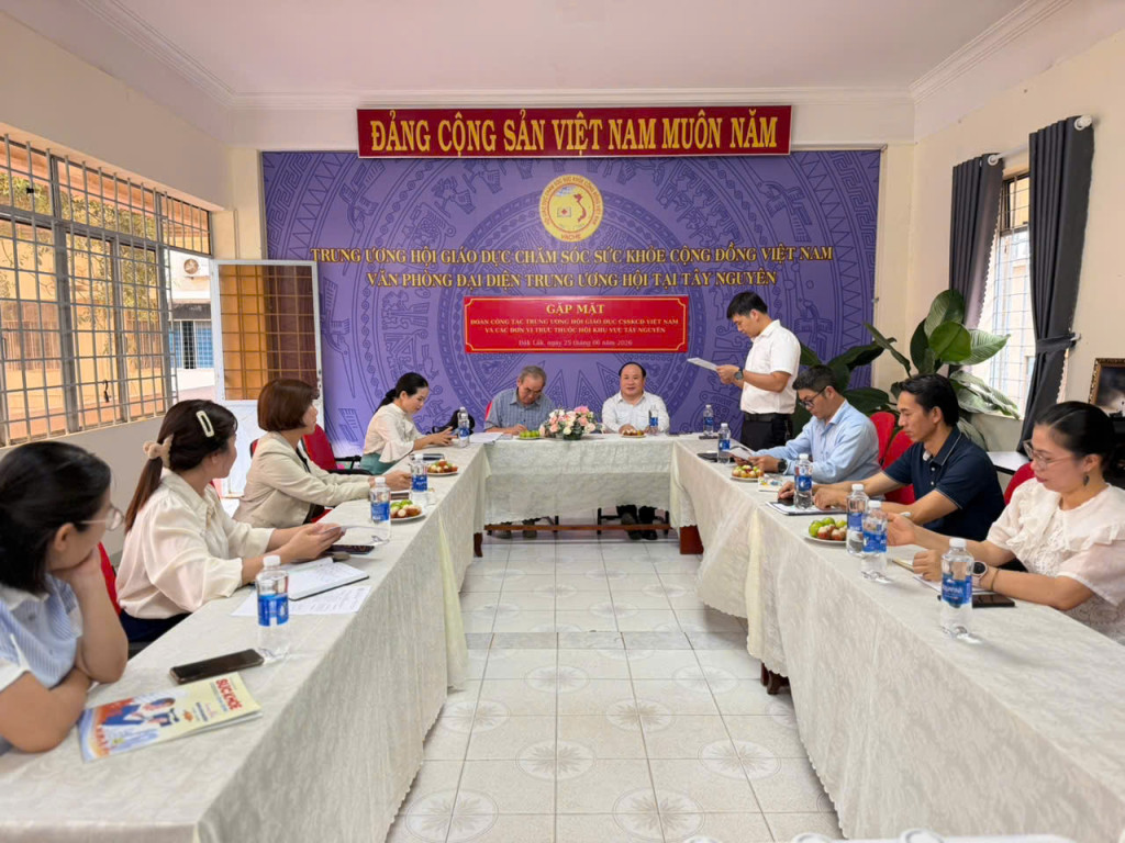 Trưởng Đại diện Hội Giáo dục chăm sóc sức khoẻ cộng đồng Việt Nam tại Tây Nguyên chủ trì chương trình (Ảnh: PV)