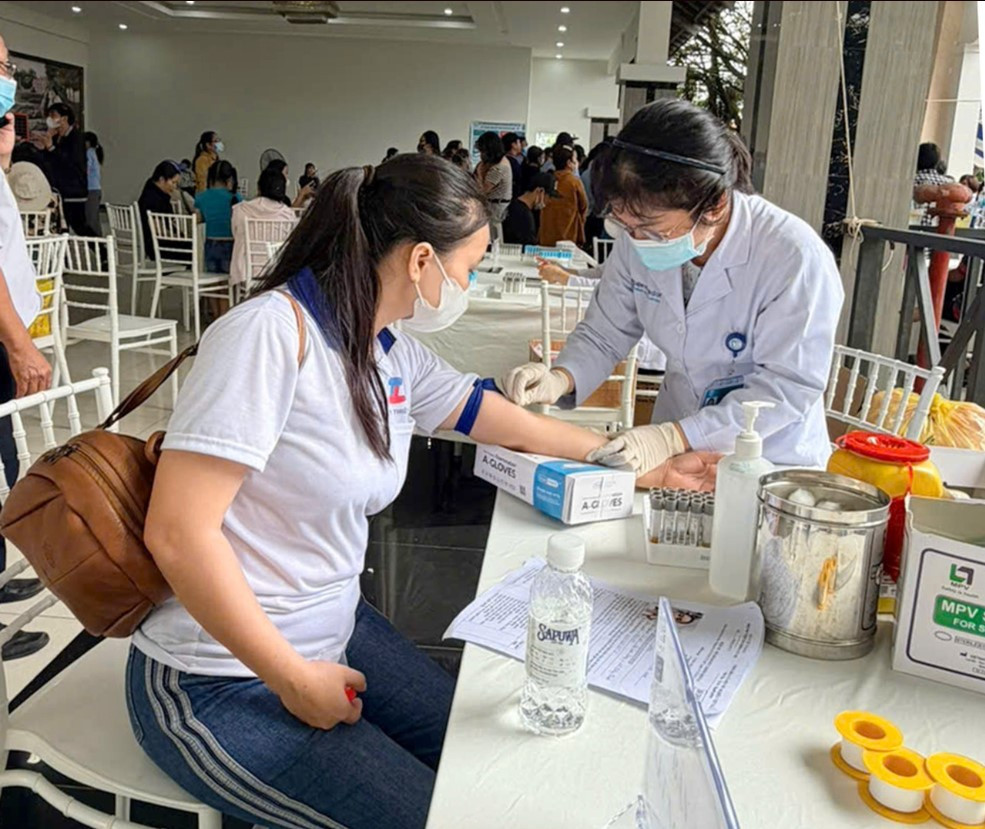 Người lao động Chương trình chăm sóc sức khỏe cho 1 triệu lượt đoàn viên, công nhân lao động (Ảnh: Thanh Vũ-TTXVN)