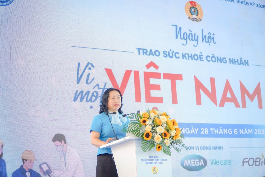 Phó Chủ tịch Tổng Liên đoàn Lao động Việt Nam Thái Thu Xương phát biểu tại chương trình (Ảnh: VGP/LS)
